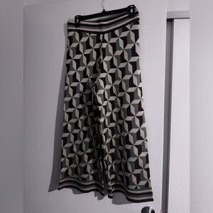 Elegant Geometric A-Line Skirt - Black, White, and Green